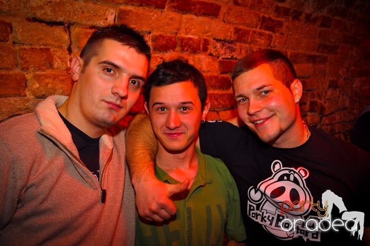 Miercuri în Club Escape, 