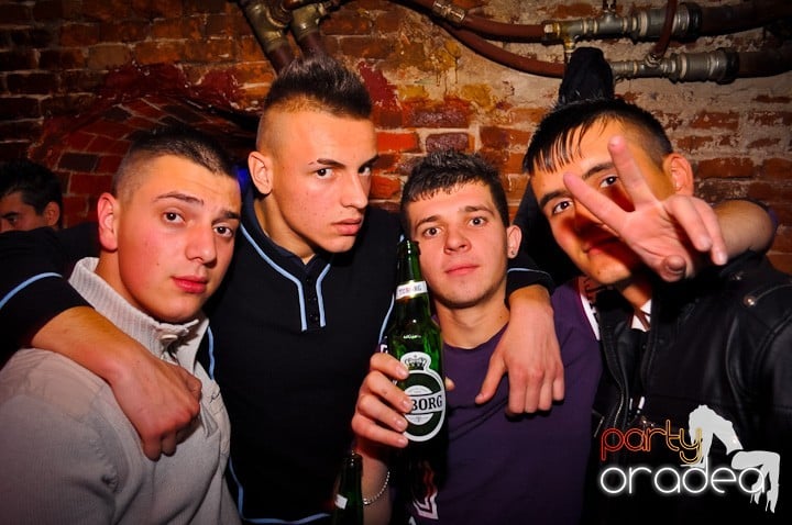 Miercuri în Club Escape, 