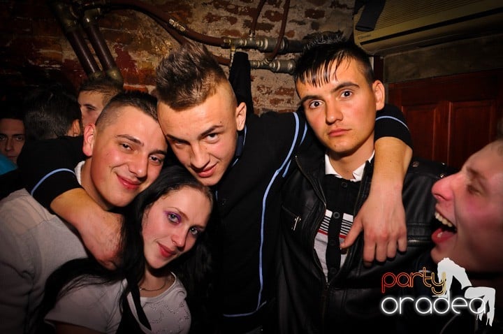 Miercuri în Club Escape, 