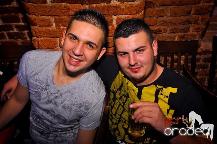 Miercuri în Club Escape, 