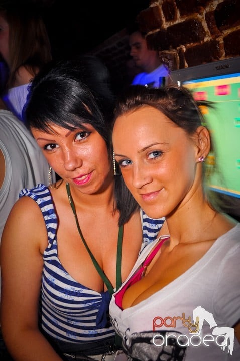 Miercuri în Club Escape, 