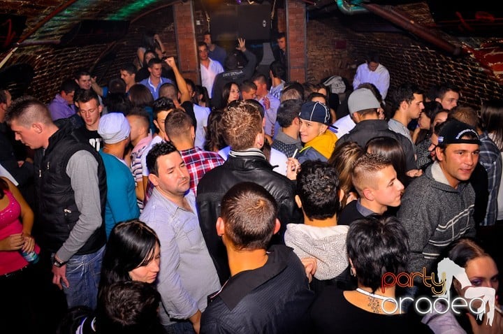 Miercuri în Club Escape, 