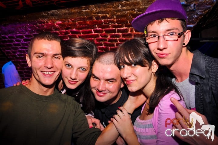 Miercuri în Club Escape, 