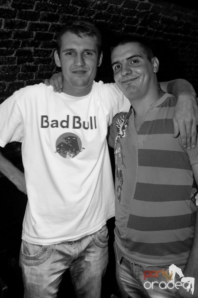 Miercuri în Club Escape, 