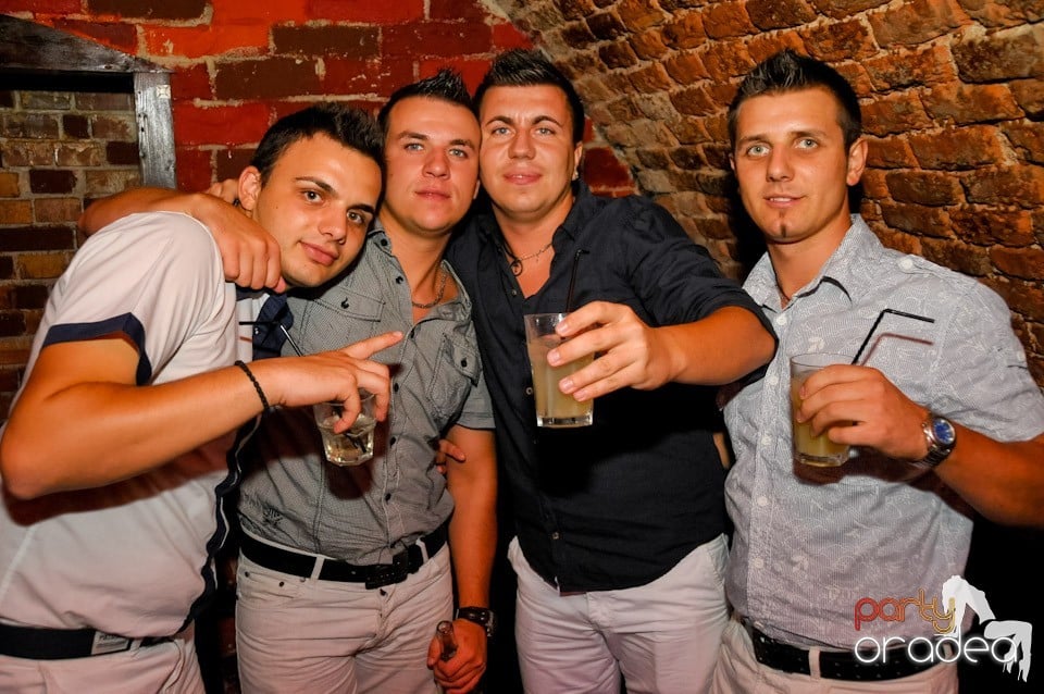 Miercuri în Club Escape, 