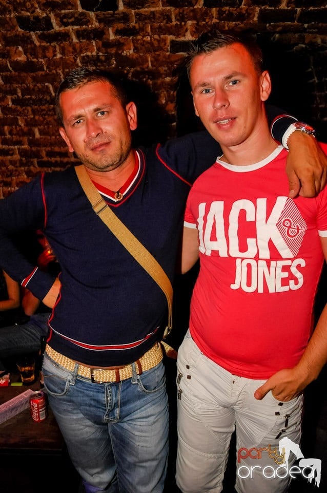 Miercuri în Club Escape, 