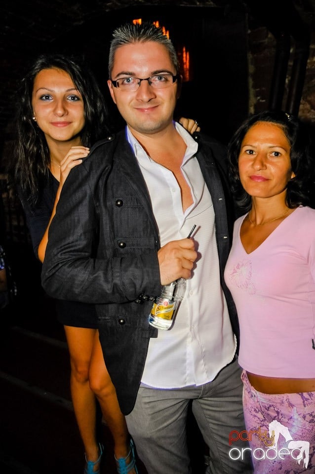 Miercuri în Club Escape, 