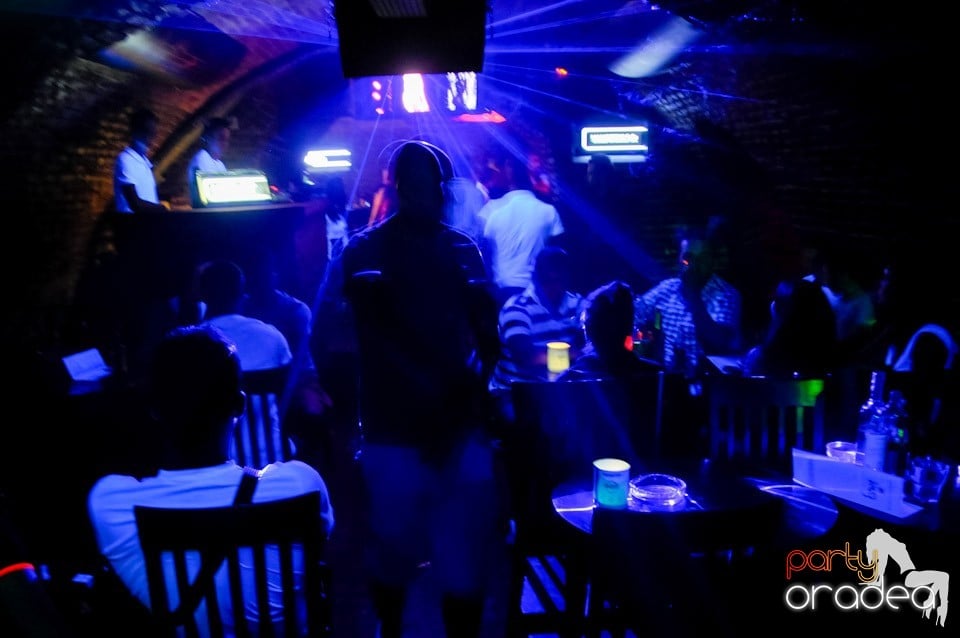 Miercuri în Club Escape, 