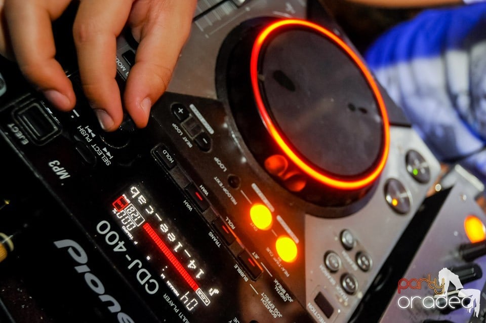 Miercuri în Club Escape, 