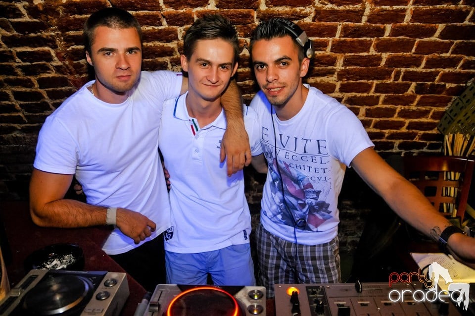 Miercuri în Club Escape, 