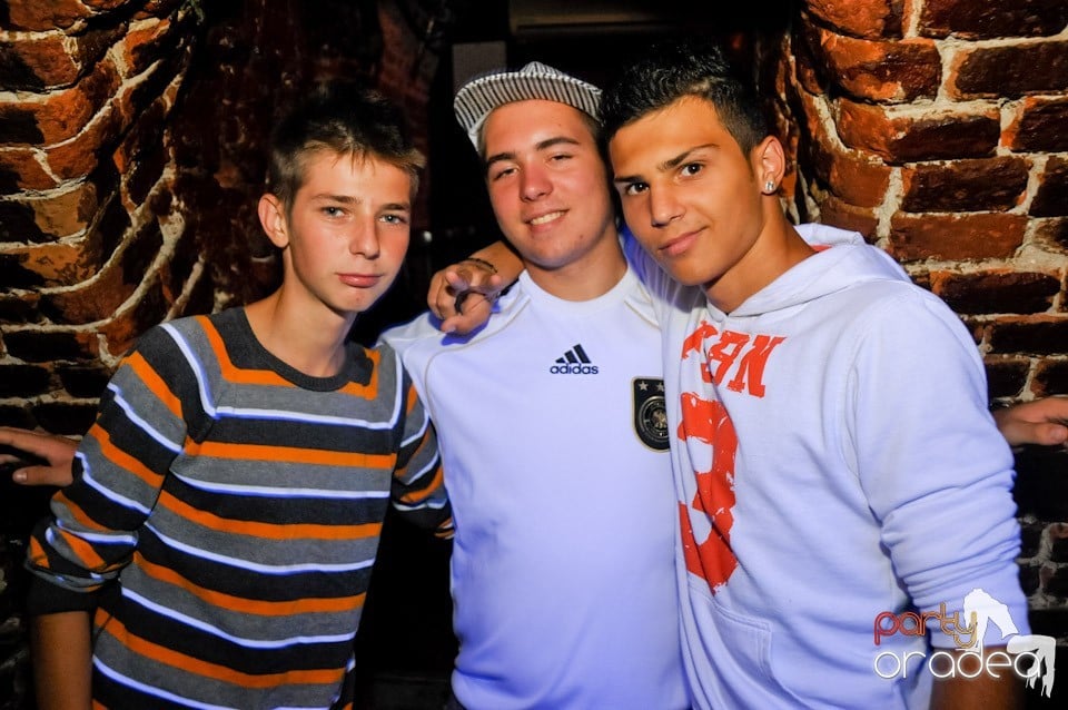 Miercuri în Club Escape, 