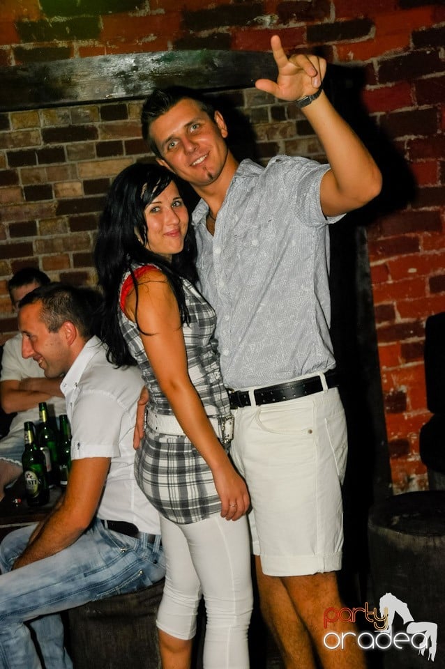 Miercuri în Club Escape, 