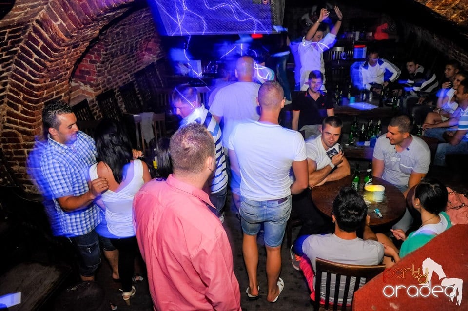 Miercuri în Club Escape, 