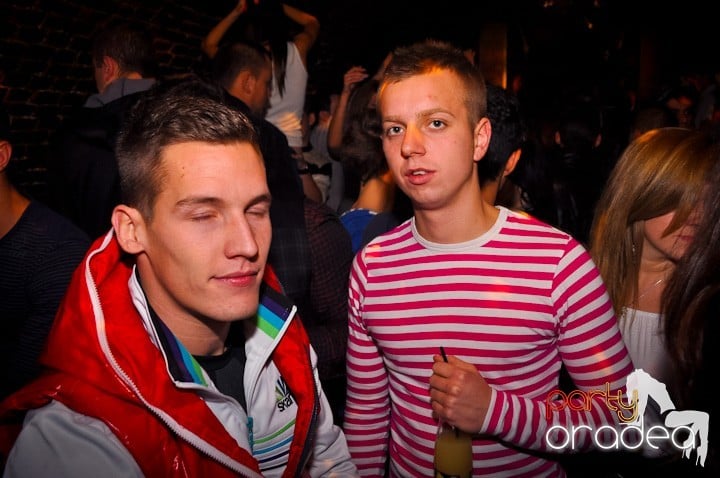 Miercuri în Club Escape, 