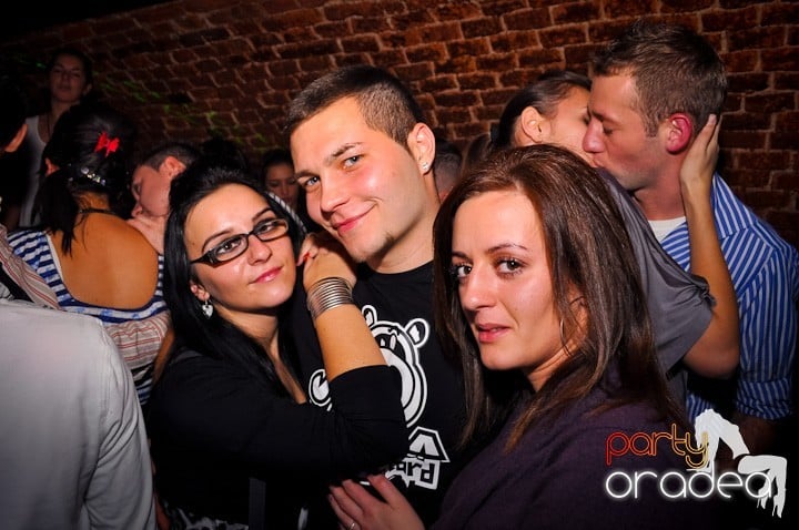 Miercuri în Club Escape, 