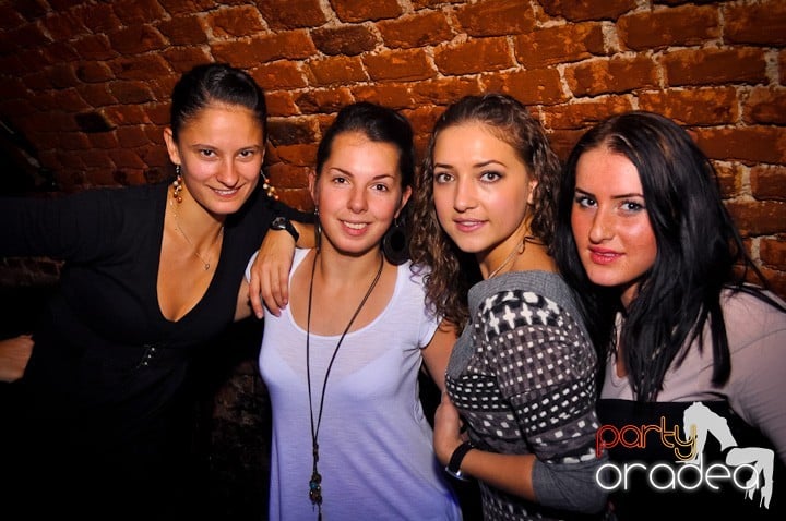 Miercuri în Club Escape, 