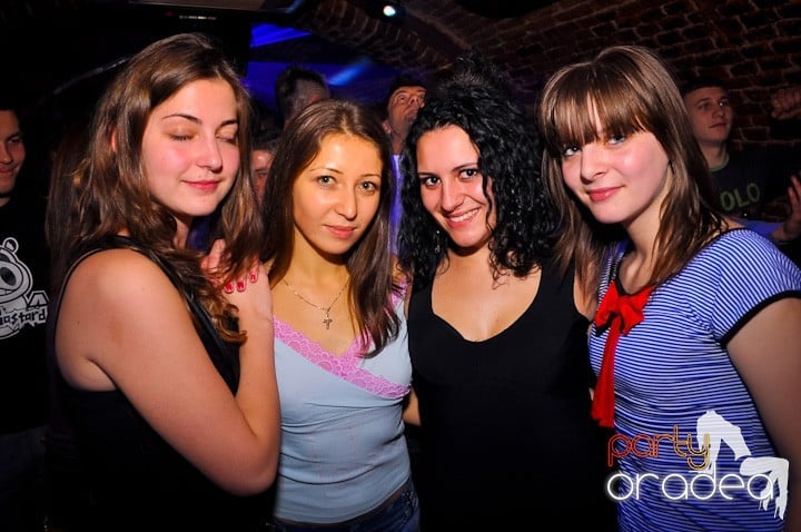 Miercuri în Club Escape, 