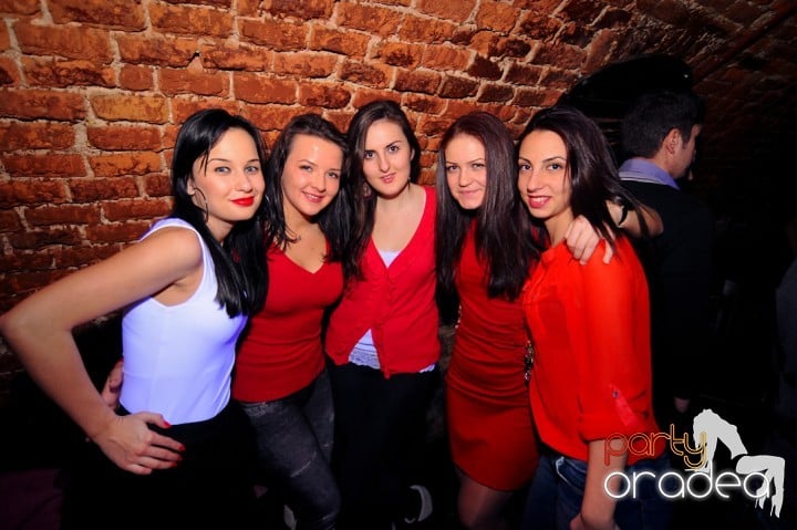 Miercuri noaptea e party în Escape!,