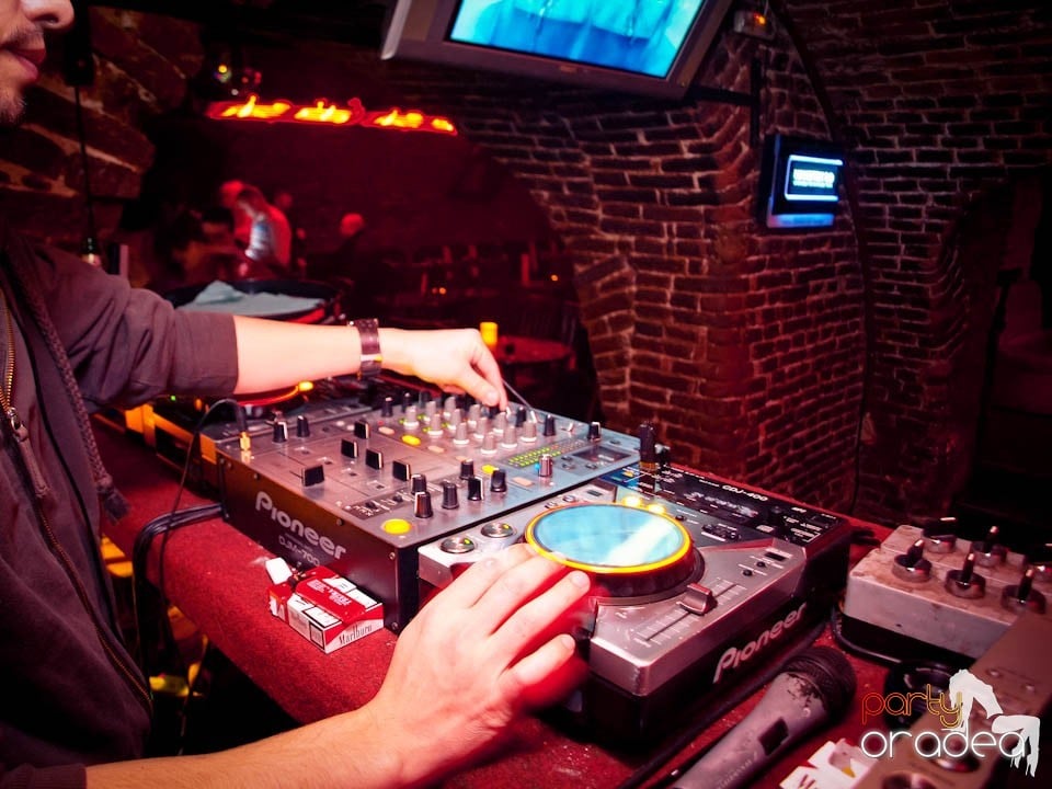 Miercuri noaptea în Club Escape, 