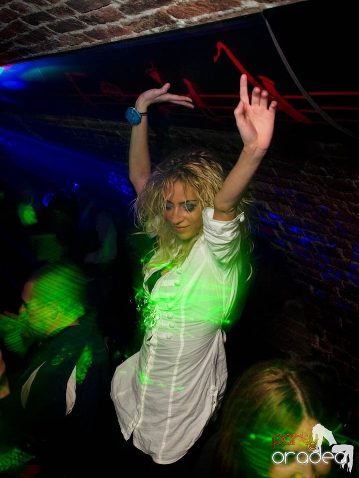 Miercuri noaptea în Club Escape, 