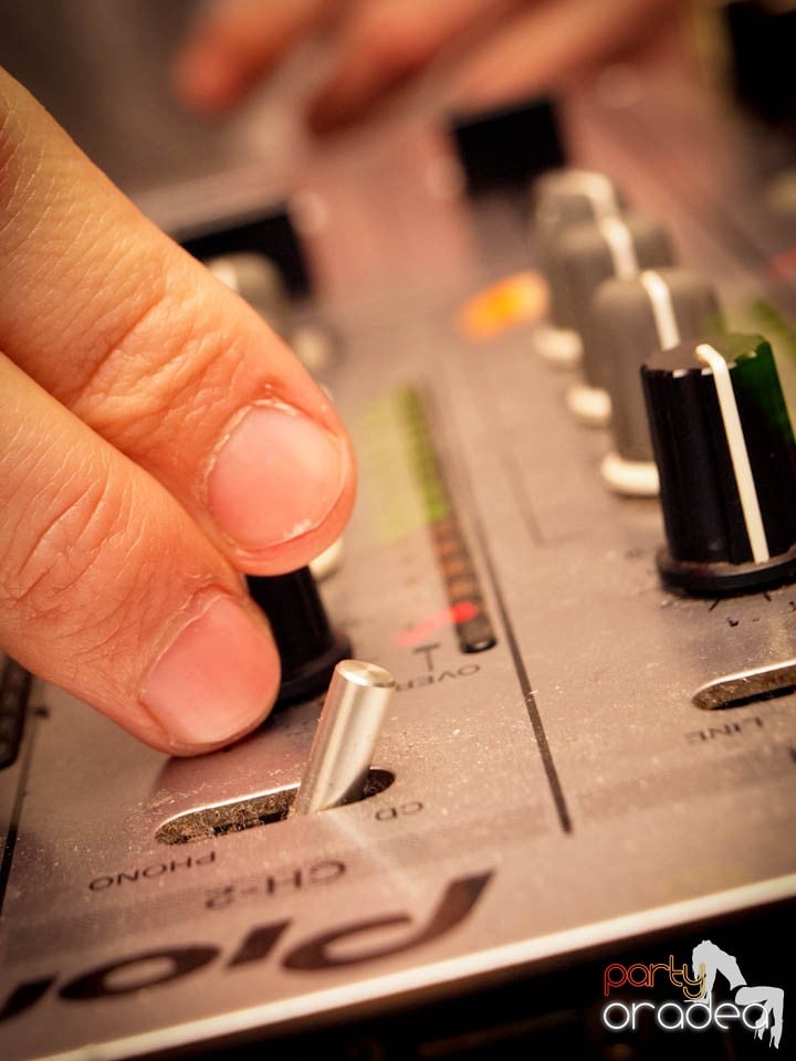 Miercuri noaptea în Club Escape, 