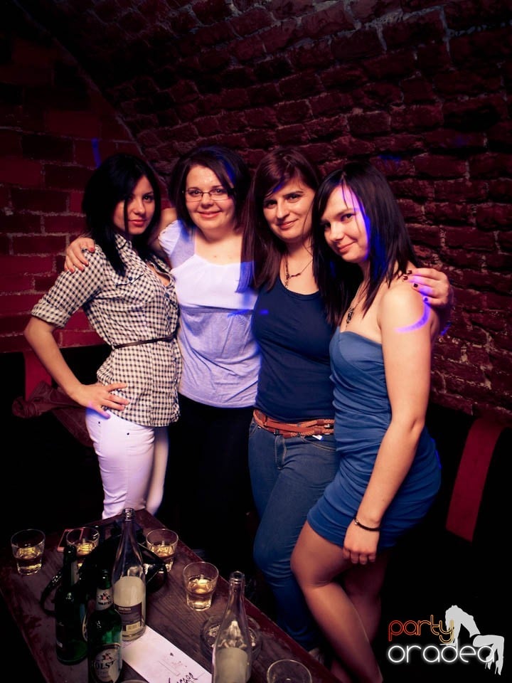 Miercuri noaptea în Club Escape, 