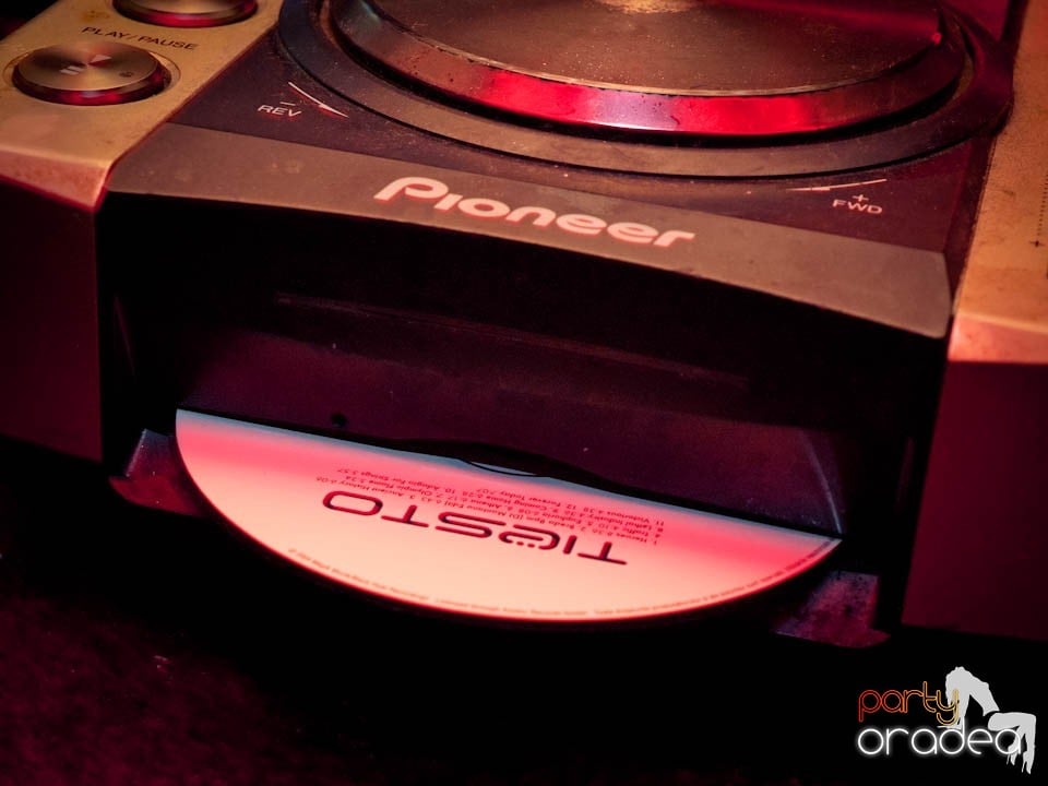 Miercuri noaptea în Club Escape, 