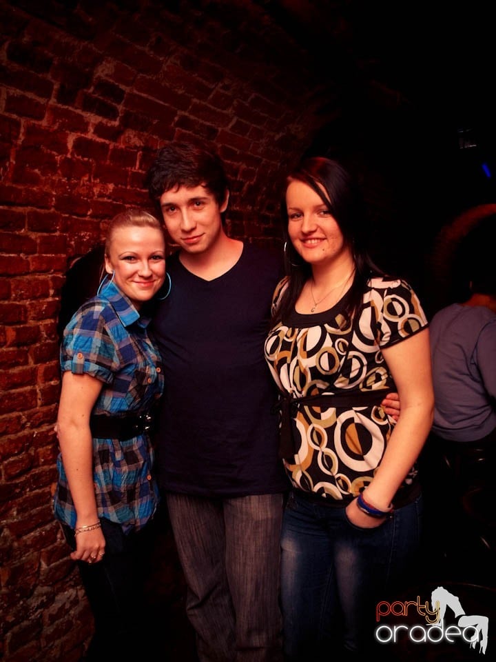 Miercuri noaptea în Club Escape, 