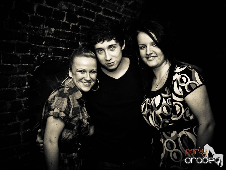 Miercuri noaptea în Club Escape, 