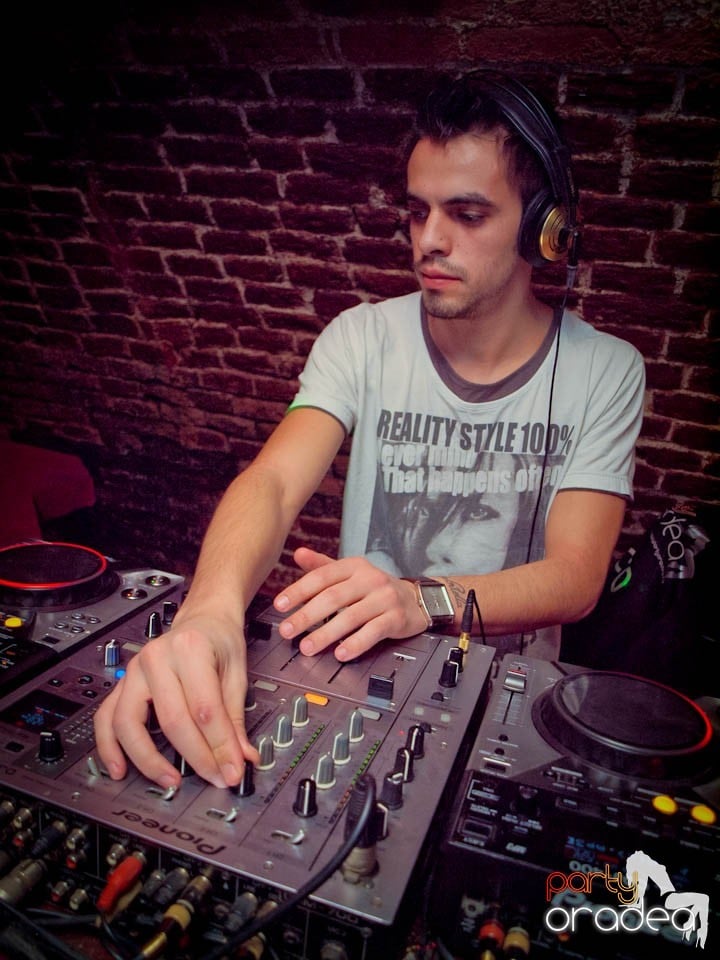 Miercuri noaptea în Club Escape, 