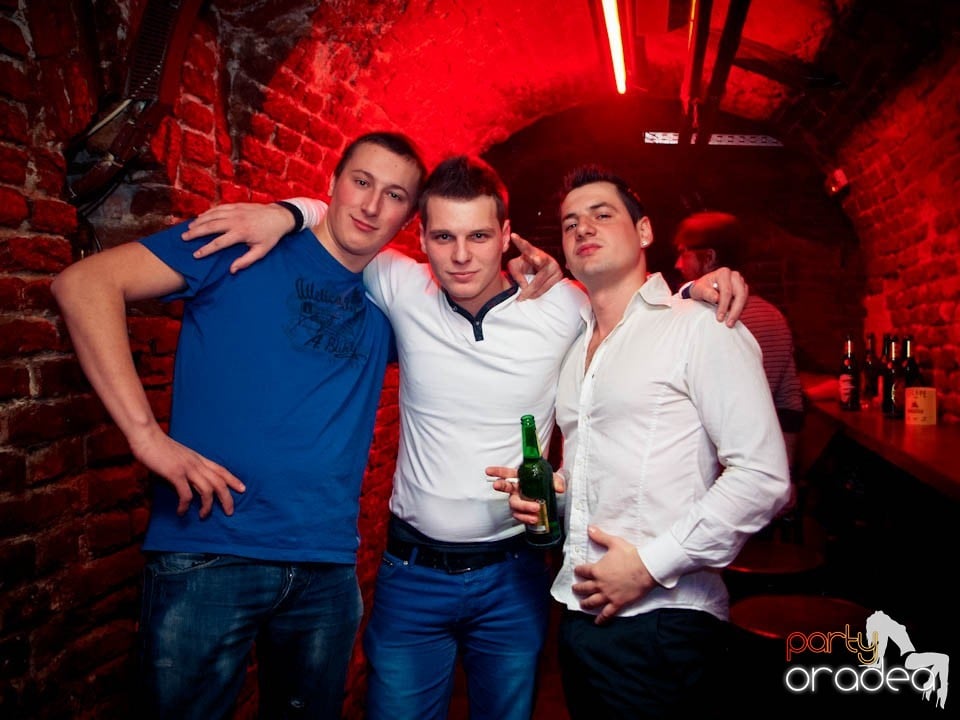 Miercuri noaptea în Club Escape, 