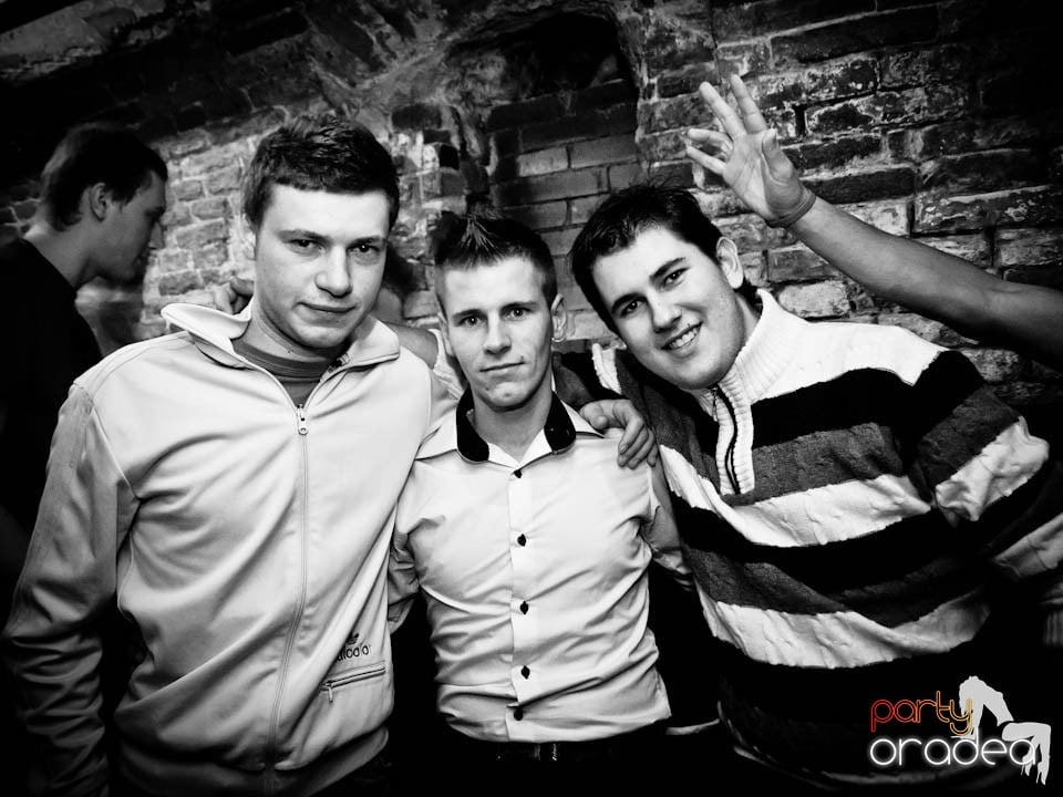 Miercuri noaptea în Club Escape, 