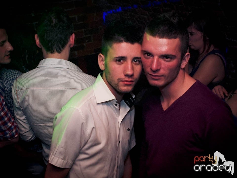 Miercuri noaptea în Club Escape, 