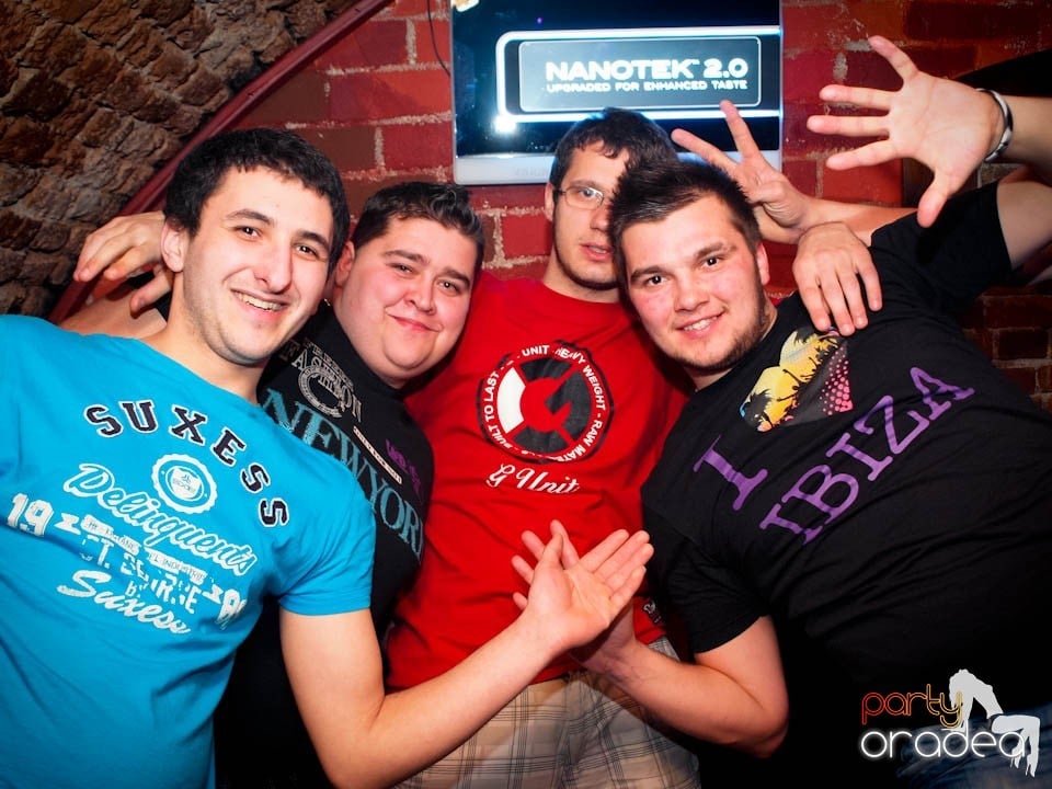 Miercuri noaptea în Club Escape, 