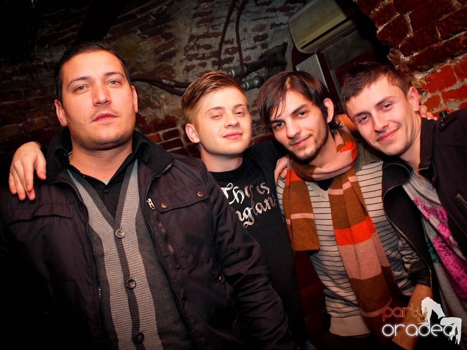 Miercuri noaptea în Club Escape, 