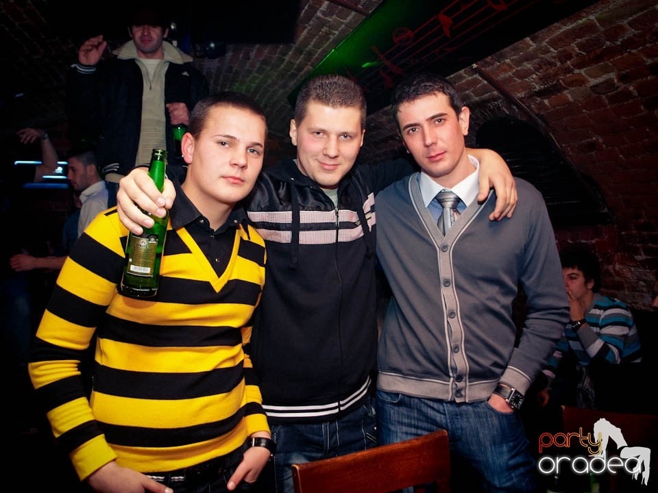 Miercuri noaptea în Club Escape, 