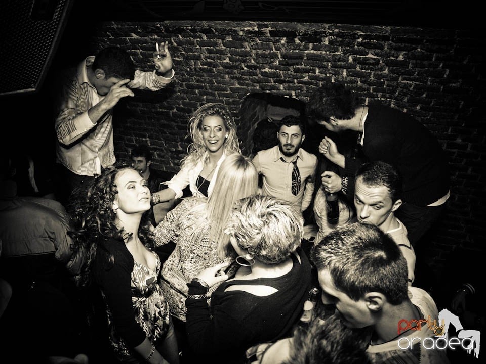 Miercuri noaptea în Club Escape, 