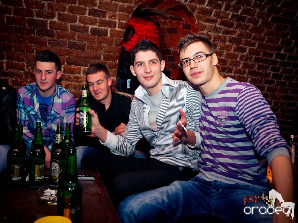 Miercuri noaptea în Club Escape, 