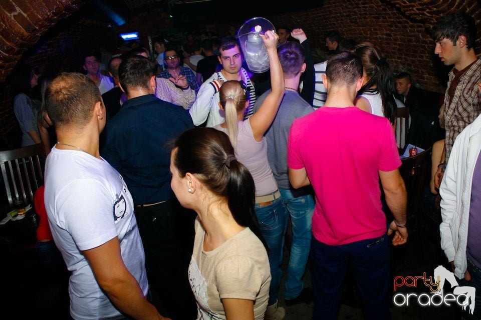 Miercuri seara e party în Club Escape, 