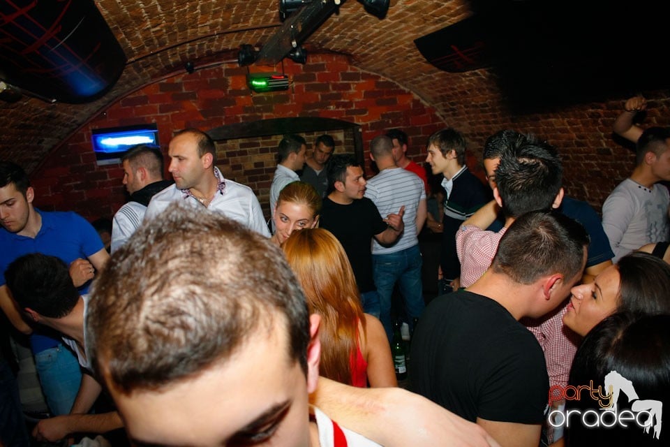 Miercuri seara e party în Club Escape, 