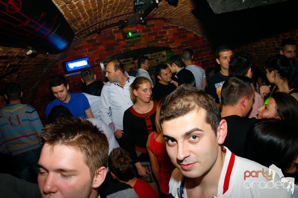 Miercuri seara e party în Club Escape, 