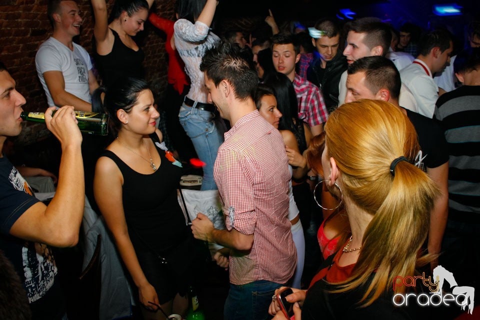 Miercuri seara e party în Club Escape, 