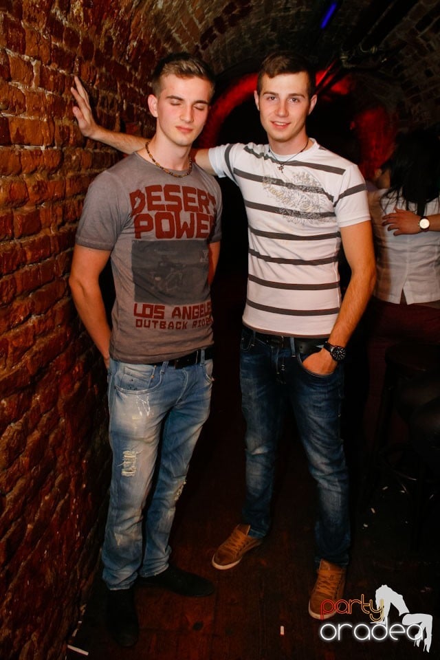 Miercuri seara e party în Club Escape, 