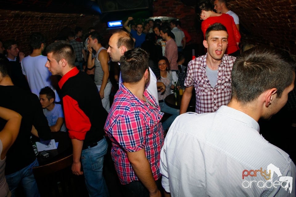 Miercuri seara e party în Club Escape, 