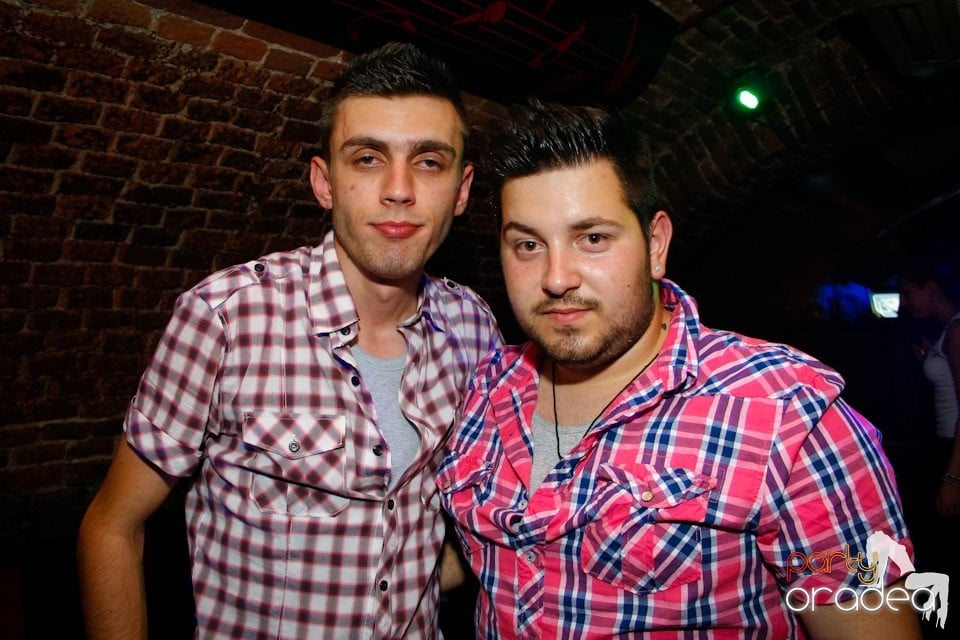 Miercuri seara e party în Club Escape, 