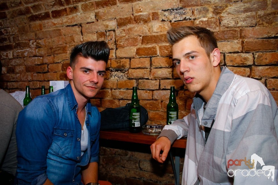 Miercuri seara e party în Club Escape, 