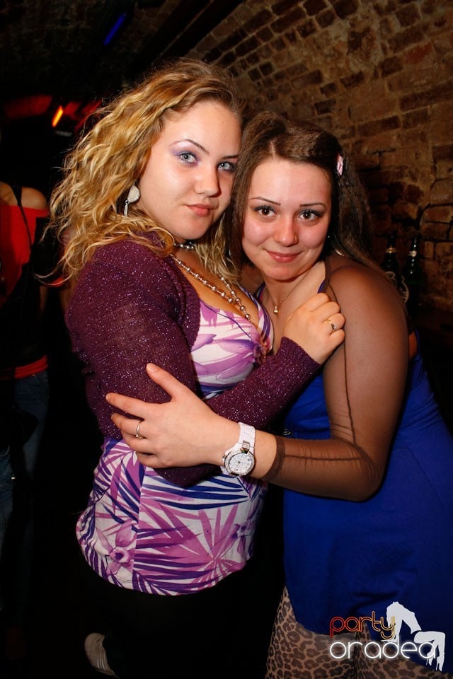 Miercuri seara e party în Club Escape, 