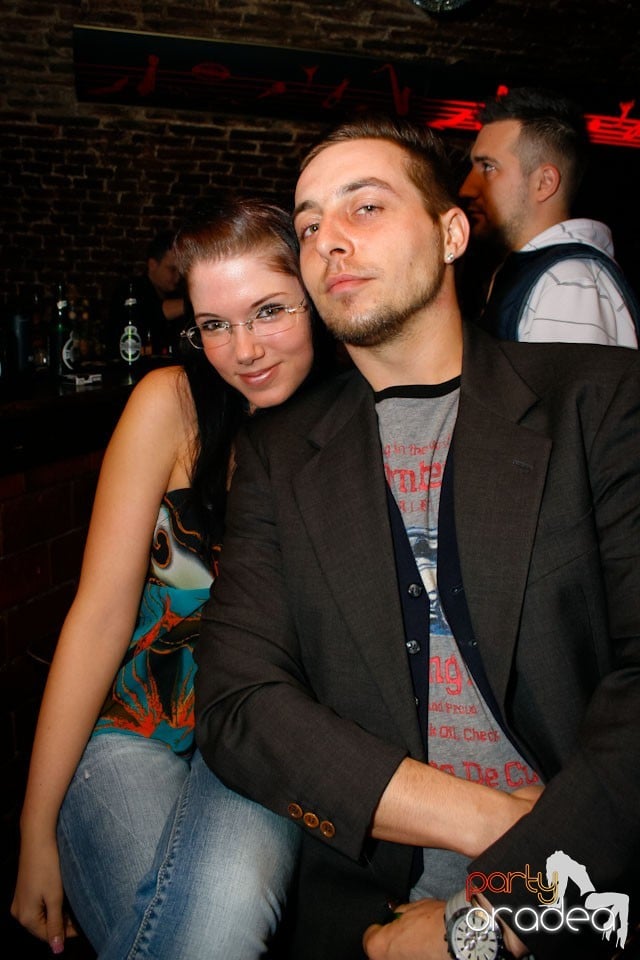 Miercuri seara e party în Club Escape, 