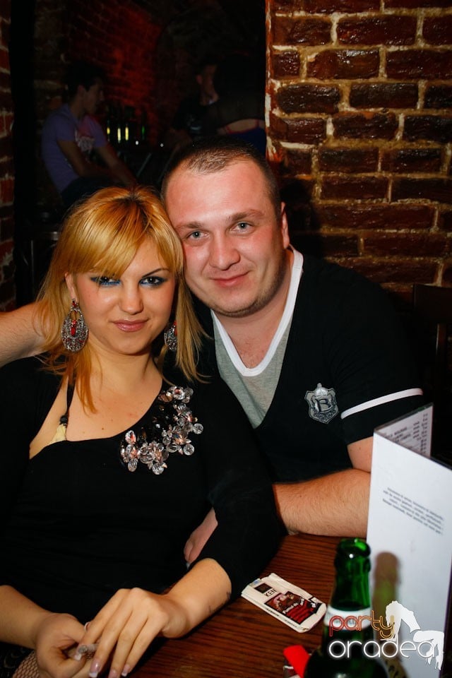 Miercuri seara e party în Club Escape, 