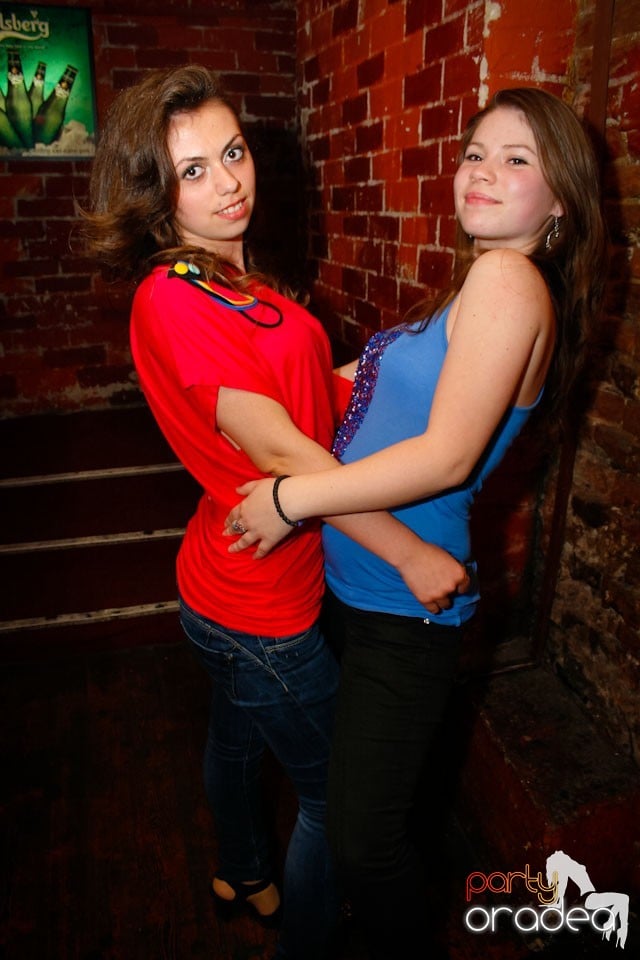 Miercuri seara e party în Club Escape, 